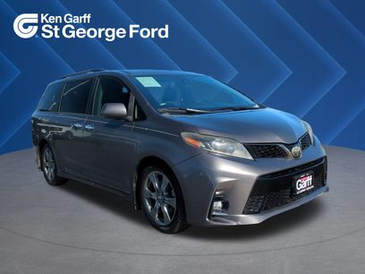 Used 2018 Toyota Sienna SE