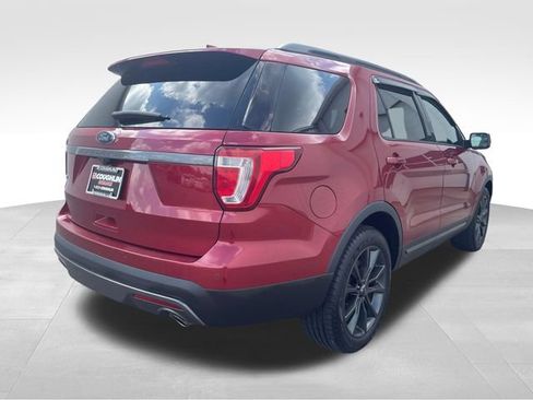 Used 2017 Ford Explorer XLT w/ Equipment Group 202A FWD image 5