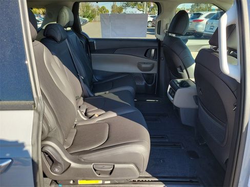 New 2026 Kia Carnival SX image 12