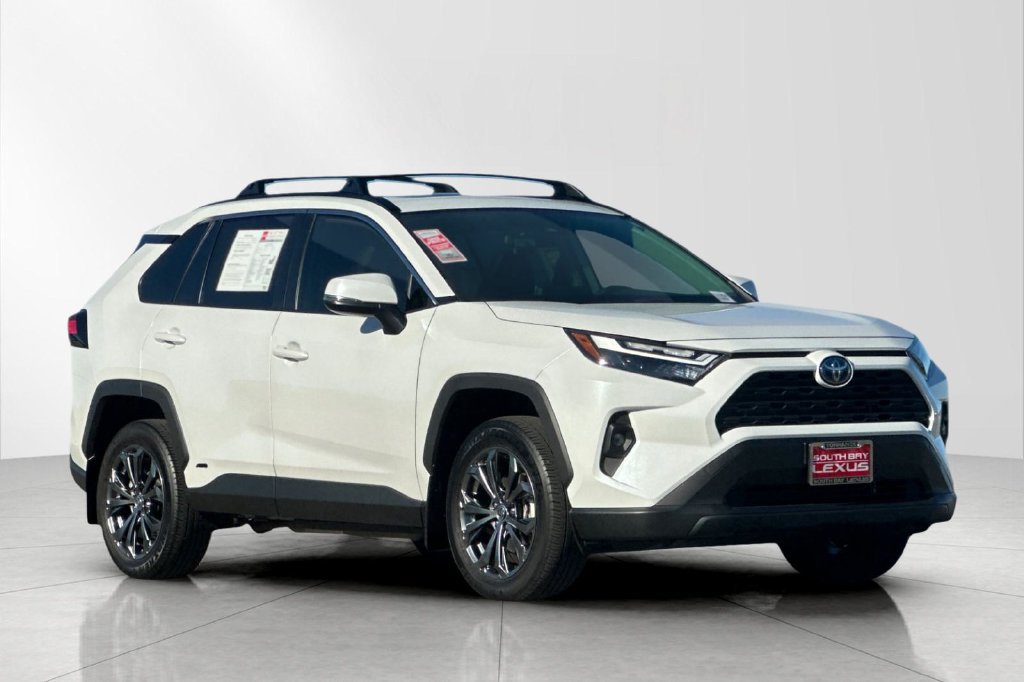 Used 2023 Toyota RAV4 XLE Premium AWD/4WD image 8