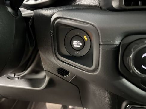 Used 2025 Jeep Gladiator Rubicon AWD/4WD image 16