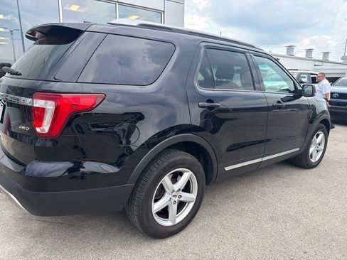 Used 2017 Ford Explorer XLT w/ Equipment Group 202A AWD/4WD image 3