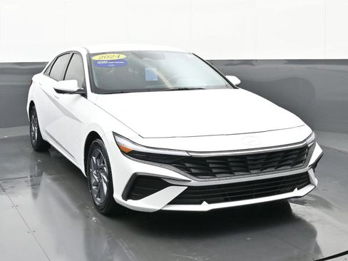 Certified 2024 Hyundai Elantra SEL image 9