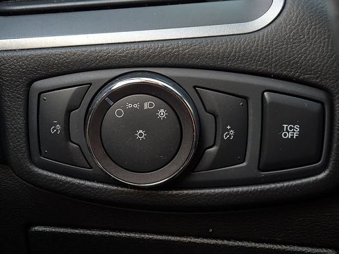 Used 2019 Ford Edge SE FWD image 17