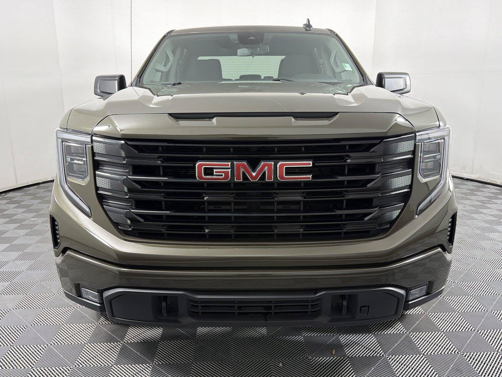 Used 2023 GMC Sierra 1500 Elevation w/ X31 Off-Road Package AWD/4WD image 2