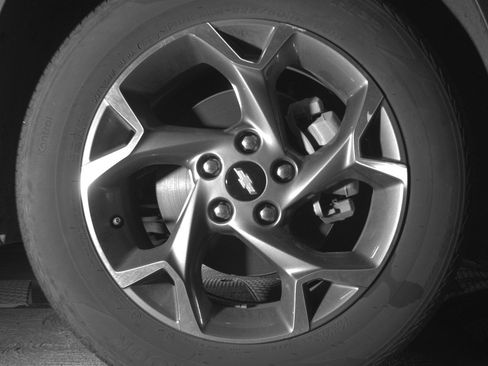 Used 2025 Chevrolet Trax LT FWD image 13