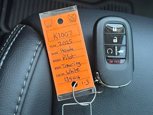 Used 2025 Honda Pilot Touring image 37