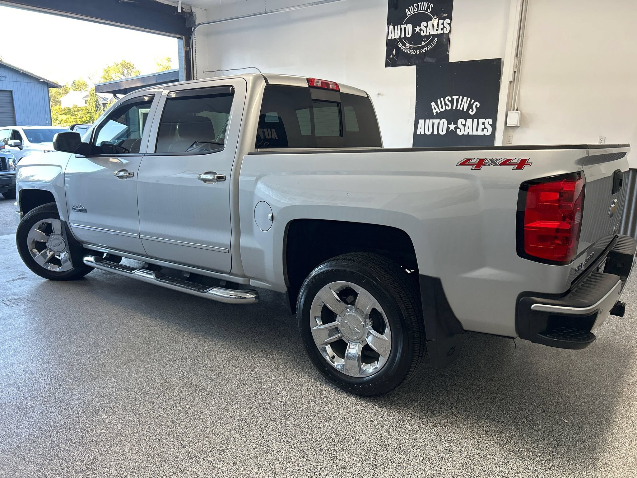Used 2014 Chevrolet Silverado 1500 High Country w/ High Country Premium Package AWD/4WD image 4