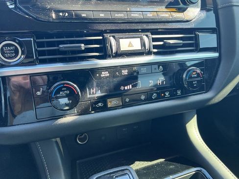 Used 2023 Nissan Pathfinder SL w/ SL Premium Package image 15