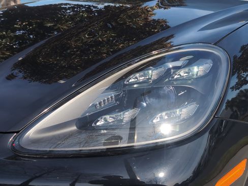 Used 2022 Porsche Cayenne Coupe image 6