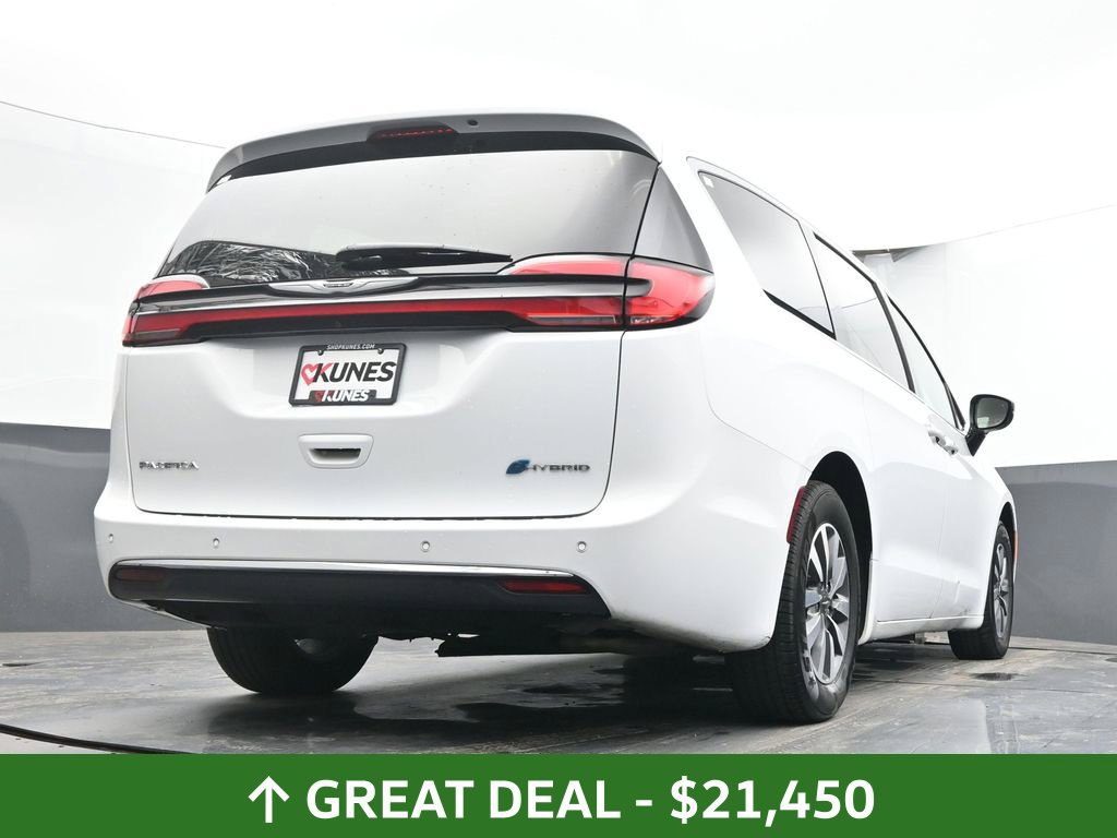 Used 2024 Chrysler Pacifica Limited FWD image 24