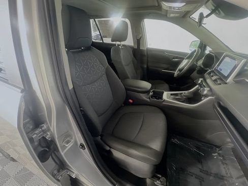 Used 2025 Toyota RAV4 XLE w/ Convenience Package FWD image 30
