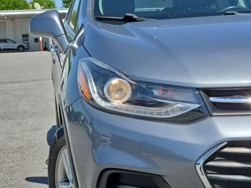 Used 2019 Chevrolet Trax LT w/ LT Convenience Package FWD image 9