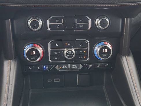 Used 2021 GMC Yukon XL AT4 w/ AT4 Premium Plus Package AWD/4WD image 17