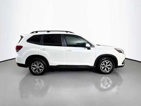 Used 2023 Subaru Forester Premium AWD/4WD image 11