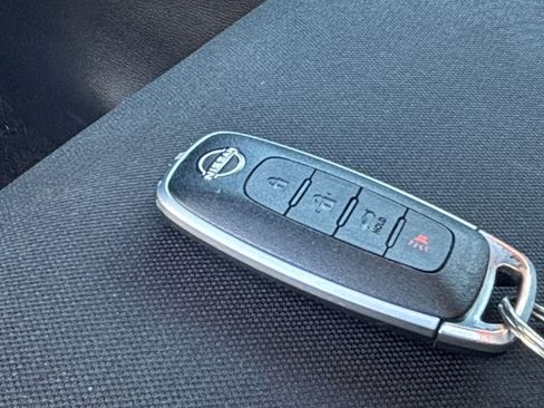 Used 2025 Nissan Versa SV image 21