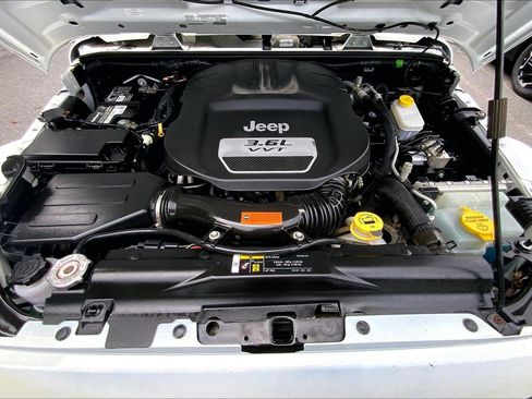 Used 2018 Jeep Wrangler Sport AWD/4WD image 11