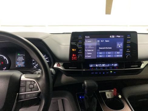 Used 2021 Toyota Sienna LE w/ LE Plus Package FWD image 19