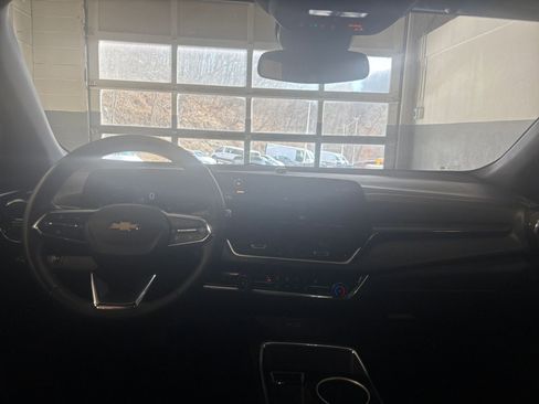 Used 2025 Chevrolet Equinox LT image 33