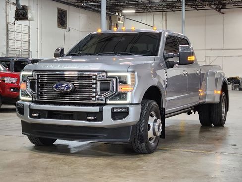 Used 2022 Ford F350 Platinum image 4