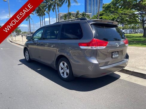 Used 2013 Toyota Sienna LE FWD image 6