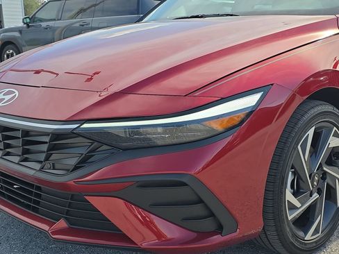 New 2025 Hyundai Elantra SEL image 6