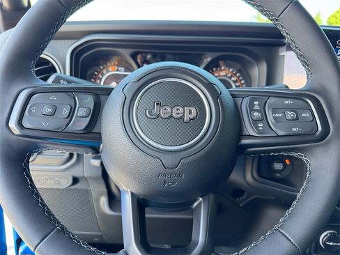 New 2025 Jeep Wrangler Unlimited Rubicon w/ Technology Group image 22