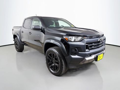Used 2025 Chevrolet Colorado Trail Boss AWD/4WD image 4