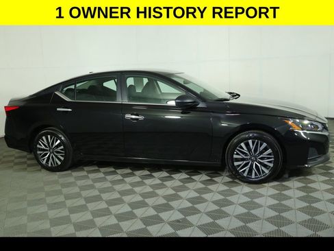 Used 2025 Nissan Altima 2.5 SV image 2