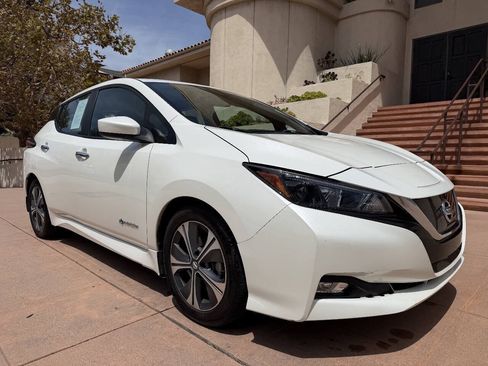 Used 2018 Nissan Leaf SV w/ SV All Weather Package FWD image 1