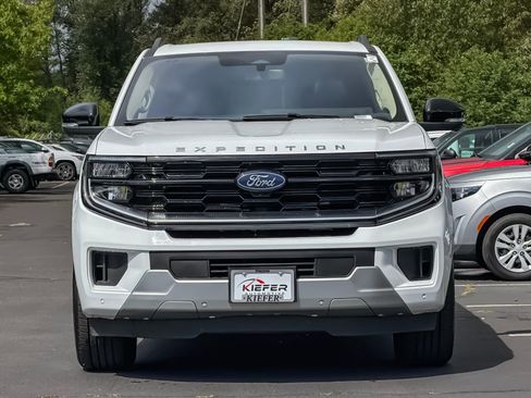 Used 2025 Ford Expedition Platinum AWD/4WD image 8