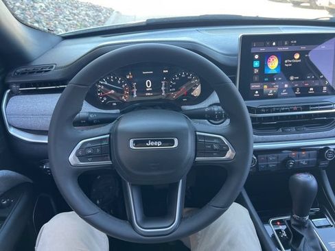 Used 2023 Jeep Compass Latitude AWD/4WD image 12