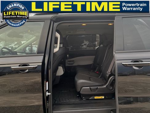 Used 2024 Kia Carnival SX image 28