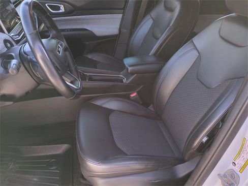 Used 2022 Jeep Compass Latitude w/ Sun and Sound Group image 11