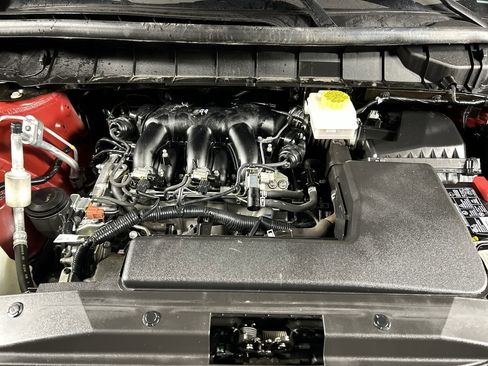 Used 2024 Nissan Pathfinder SV image 10