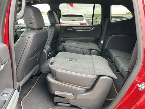 Used 2025 GMC Acadia AT4 w/ Luxury Package image 55