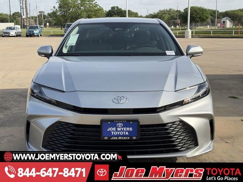 Used 2026 Toyota Camry LE image 3