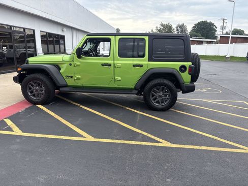 Used 2025 Jeep Wrangler Unlimited Sport AWD/4WD image 8