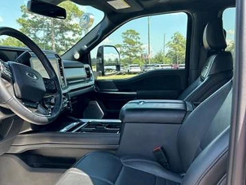 Used 2025 Ford F250 Platinum image 17