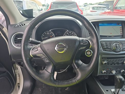 Used 2020 Nissan Pathfinder SL AWD/4WD image 10