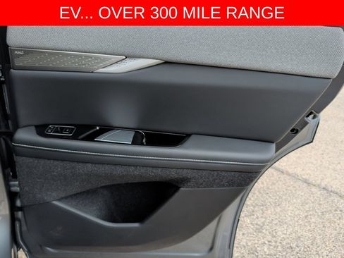 Used 2025 Cadillac Optiq Sport 2 w/ LPO, Floor Liner Package AWD/4WD image 34