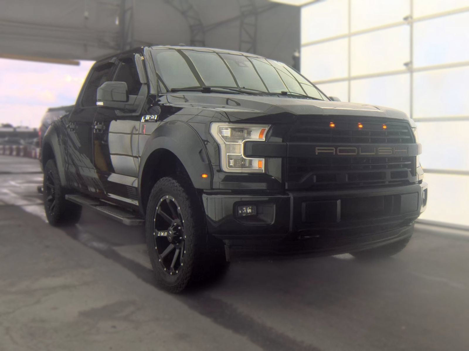 Used 2017 Ford F150 Lariat w/ Equipment Group 502A Luxury AWD/4WD image 4