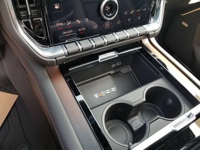 New 2026 GMC Yukon Denali w/ Denali Reserve Package AWD/4WD image 13