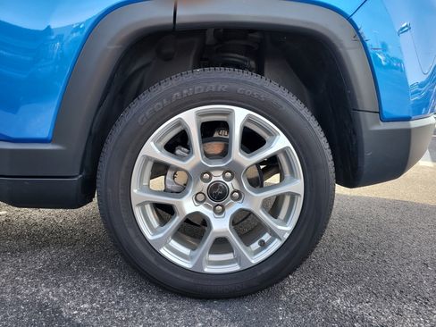 Used 2025 Jeep Compass Latitude image 8