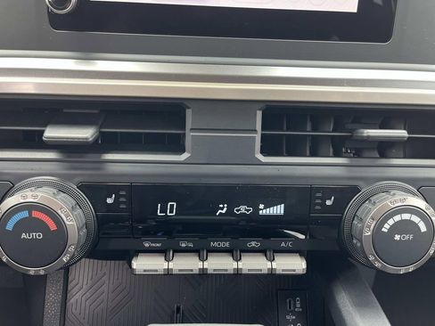 Used 2025 Toyota Tacoma TRD Off-Road AWD/4WD image 15