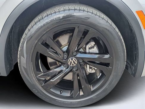 Used 2023 Volkswagen Tiguan SE R-Line FWD image 11