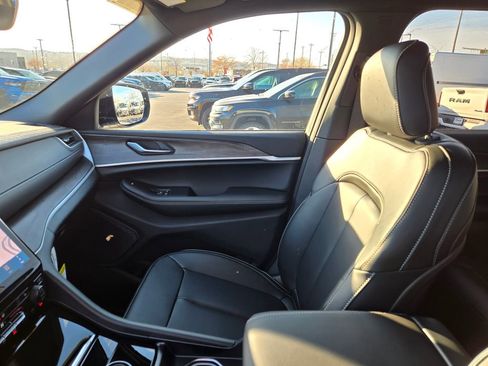 New 2025 Jeep Grand Cherokee Limited image 25