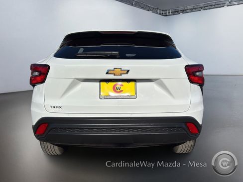 Used 2024 Chevrolet Trax LS w/ LS Convenience Package image 5