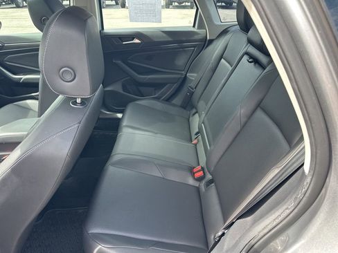 Used 2019 Volkswagen Jetta SEL w/ Cold Weather Package image 23
