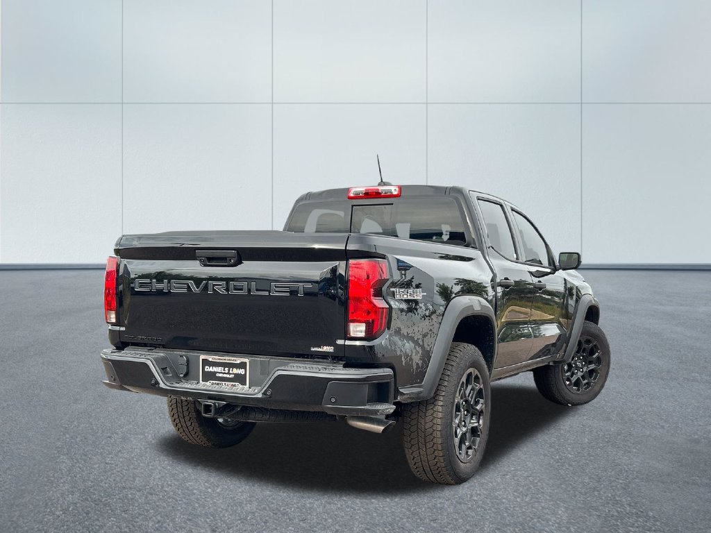 New 2026 Chevrolet Colorado Trail Boss w/ Off-Road Front Bumper Package AWD/4WD image 2